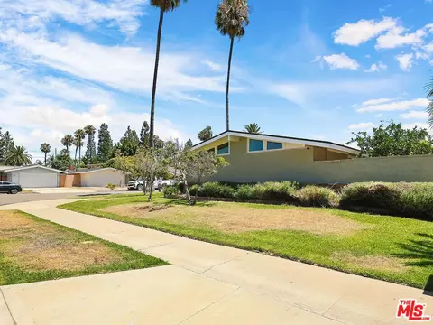 Exterior - 526 N Emerald Dr, Orange, CA 92868 photo 3 of 7