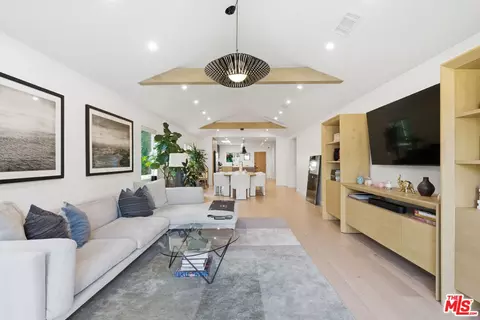 1726 S Stanley Ave, Los Angeles, CA 90019