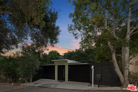 8867 Hollywood Hills Rd, Los Angeles, CA 90046