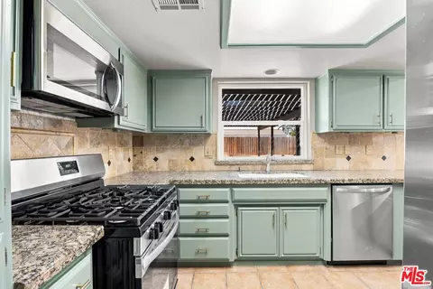 Kitchen - 6304 Castleton St, Bakersfield, CA 93313 photo 3 of 5