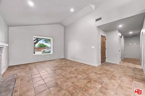 Living - 6304 Castleton St, Bakersfield, CA 93313 photo 5 of 6