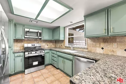 Kitchen - 6304 Castleton St, Bakersfield, CA 93313 photo 2 of 5