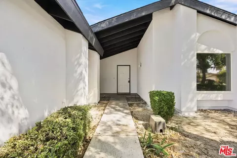 Entry Way - 6304 Castleton St, Bakersfield, CA 93313 photo 1 of 3