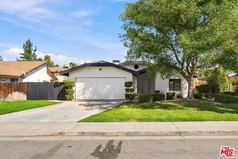 Exterior - 6304 Castleton St, Bakersfield, CA 93313 photo 2 of 10