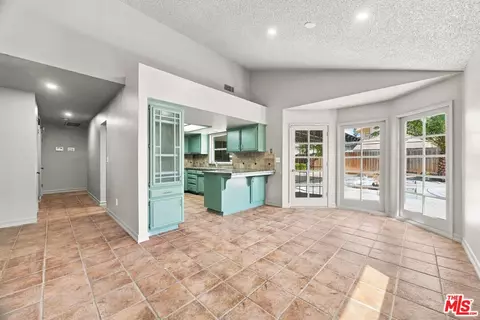 Entry Way - 6304 Castleton St, Bakersfield, CA 93313 photo 3 of 3