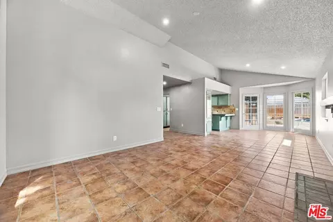 Living - 6304 Castleton St, Bakersfield, CA 93313 photo 2 of 6