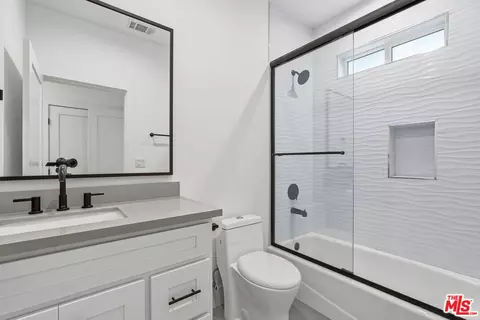 Bath - 13822 Oxnard St, Van Nuys, CA 91401 photo 4 of 4