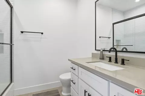 Bath - 13822 Oxnard St, Van Nuys, CA 91401 photo 2 of 4