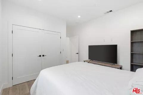 Bedroom - 13822 Oxnard St, Van Nuys, CA 91401 photo 2 of 5