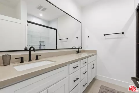 Bath - 13822 Oxnard St, Van Nuys, CA 91401 photo 3 of 4