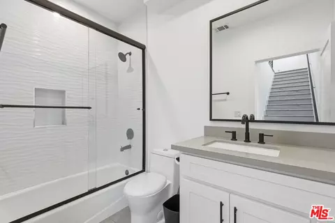 Bath - 13822 Oxnard St, Van Nuys, CA 91401 photo 1 of 4