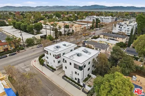 View/Area - 13822 Oxnard St, Van Nuys, CA 91401 photo 2 of 4