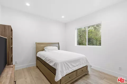Bedroom - 13822 Oxnard St, Van Nuys, CA 91401 photo 1 of 5