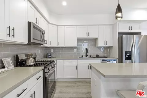 Kitchen - 13822 Oxnard St, Van Nuys, CA 91401 photo 2 of 2