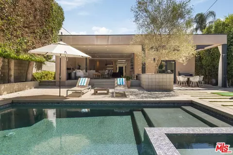 845 N Las Palmas Ave, Los Angeles, CA 90038