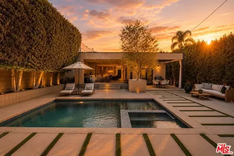 845 N Las Palmas Ave, Los Angeles, CA 90038