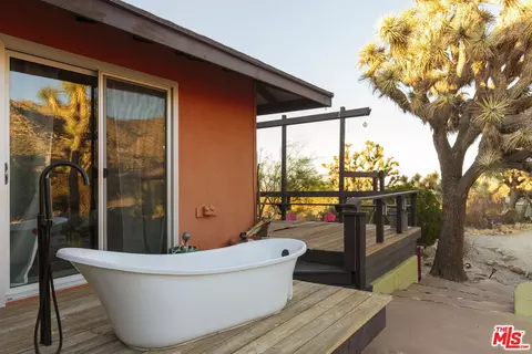 Exterior - 59489 Onaga Trl, Joshua Tree, CA 92252 photo 1 of 10