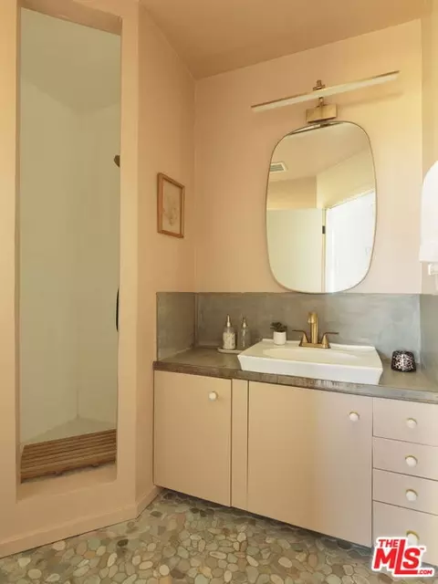 Bath - 59489 Onaga Trl, Joshua Tree, CA 92252 photo 1 of 2