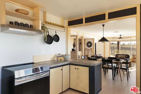 Kitchen - 59489 Onaga Trl, Joshua Tree, CA 92252 photo 2 of 2