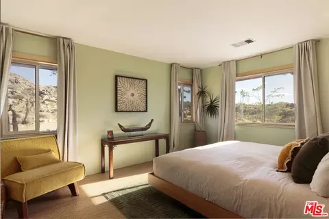 Bedroom - 59489 Onaga Trl, Joshua Tree, CA 92252 photo 3 of 7