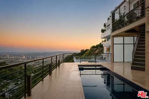 2189 Sunset Plaza Dr, Los Angeles, CA 90069