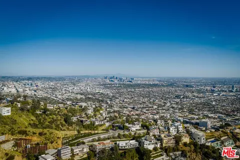 2189 Sunset Plaza Dr, Los Angeles, CA 90069