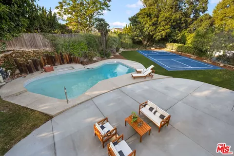 5601 Whitecliff Dr, Rancho Palos Verdes, CA 90275