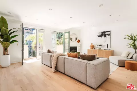 11749 Goshen Ave #202, Los Angeles, CA 90049