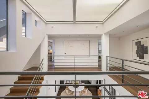 Entry Way - 2311 Ocean Front Walk, Venice, CA 90291 photo 4 of 5