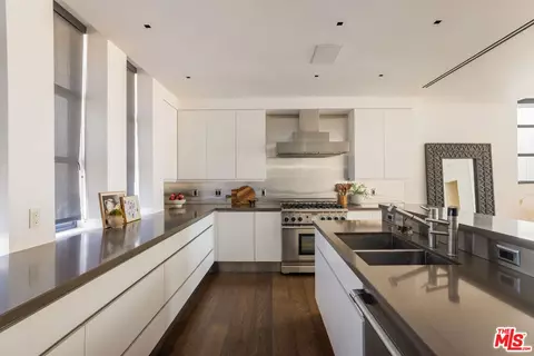 Kitchen - 2311 Ocean Front Walk, Venice, CA 90291 photo 1 of 3