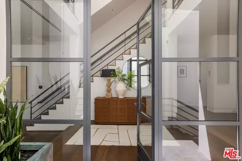 Entry Way - 2311 Ocean Front Walk, Venice, CA 90291 photo 1 of 5