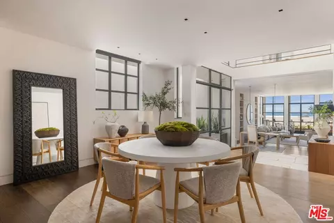 Dining - 2311 Ocean Front Walk, Venice, CA 90291 photo 2 of 2