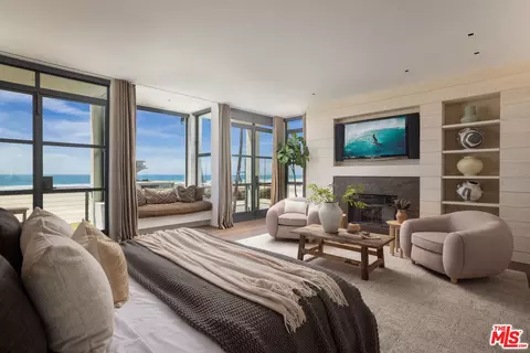 Bedroom - 2311 Ocean Front Walk, Venice, CA 90291 photo 3 of 6