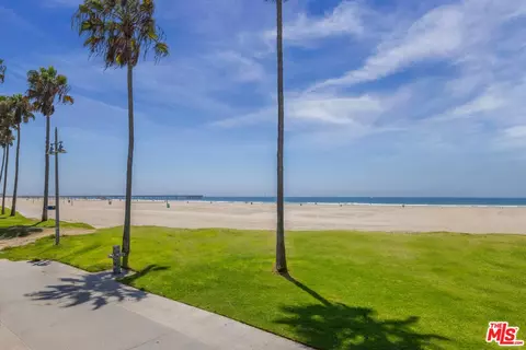 View/Area - 2311 Ocean Front Walk, Venice, CA 90291 photo 2 of 4