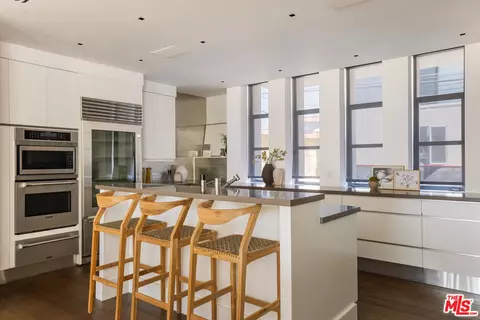 Kitchen - 2311 Ocean Front Walk, Venice, CA 90291 photo 3 of 3