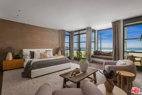 Bedroom - 2311 Ocean Front Walk, Venice, CA 90291 photo 1 of 6