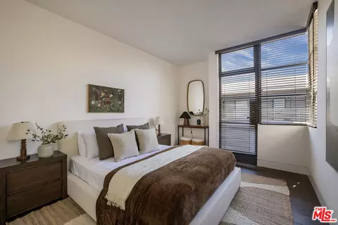 Bedroom - 2311 Ocean Front Walk, Venice, CA 90291 photo 4 of 6