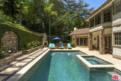 15938 Valley Vista Blvd, Encino, CA 91436