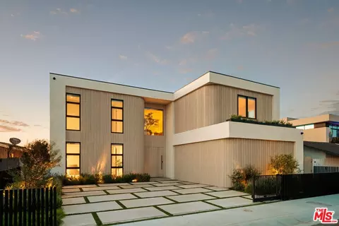 3271 Easter Cir, Huntington Beach, CA 92649