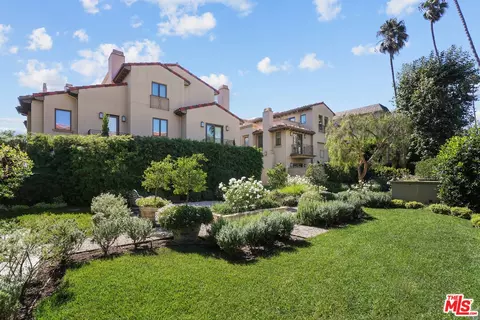 823 S Bundy Dr #111, Los Angeles, CA 90049