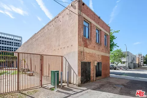 Exterior - 154 Elm Ave, Long Beach, CA 90802 photo 2 of 2