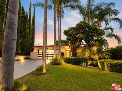 13523 Hartland St, Valley Glen, CA 91405