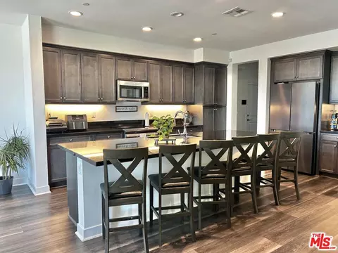Kitchen - 39186 Pinto Ct, Palmdale, CA 93551 photo 2 of 10