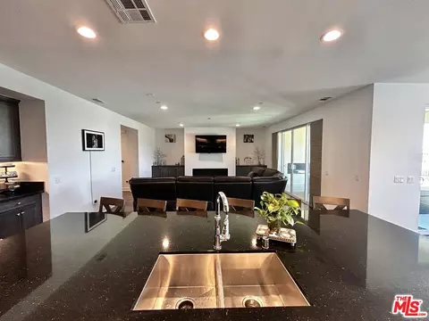 Kitchen - 39186 Pinto Ct, Palmdale, CA 93551 photo 5 of 10
