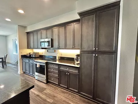 Kitchen - 39186 Pinto Ct, Palmdale, CA 93551 photo 8 of 10