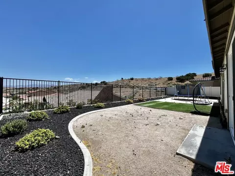 Exterior - 39186 Pinto Ct, Palmdale, CA 93551 photo 9 of 14