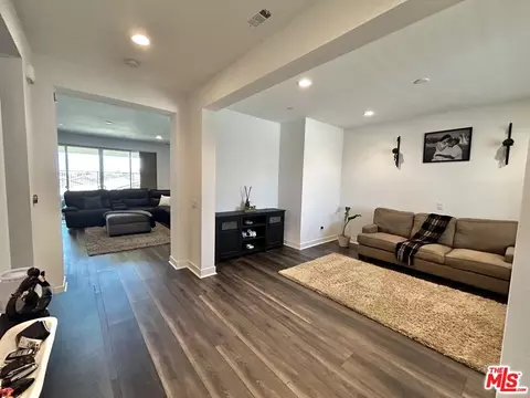 Entry Way - 39186 Pinto Ct, Palmdale, CA 93551 photo 2 of 9