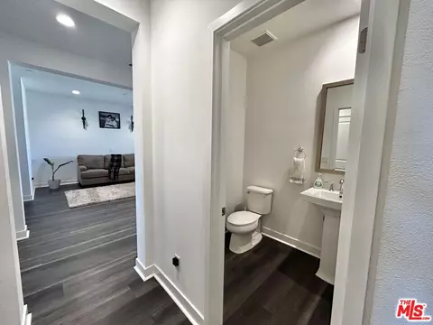Entry Way - 39186 Pinto Ct, Palmdale, CA 93551 photo 3 of 9