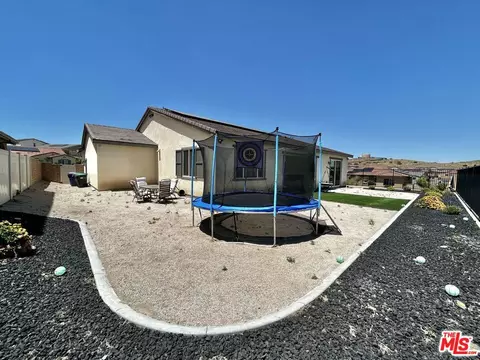 Exterior - 39186 Pinto Ct, Palmdale, CA 93551 photo 11 of 14