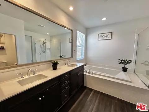 Bath - 39186 Pinto Ct, Palmdale, CA 93551 photo 3 of 5